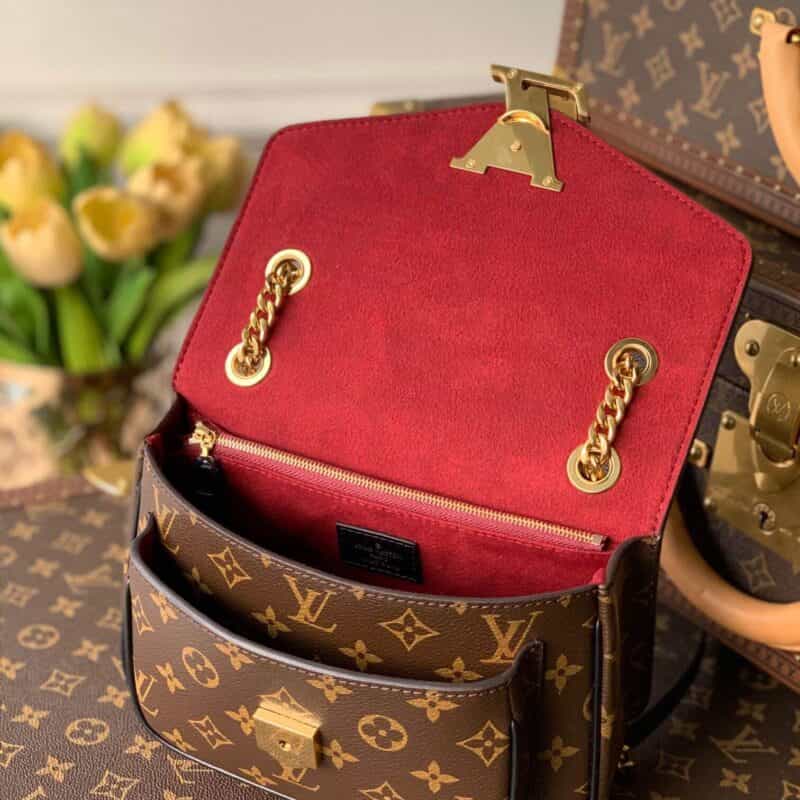 Lo vu passy chain messenger bag