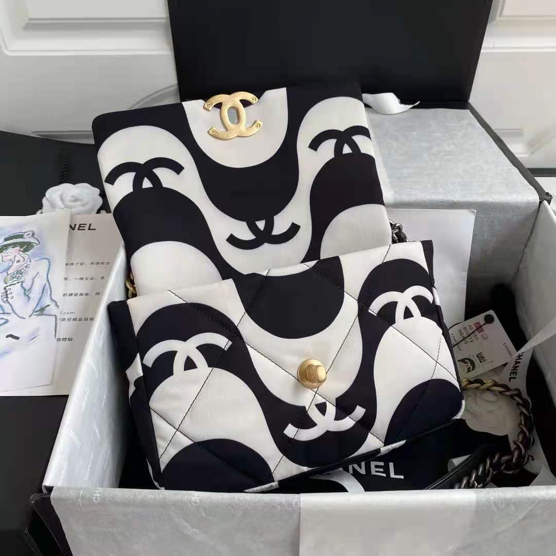 Chanel 19 Bag 26cm 01